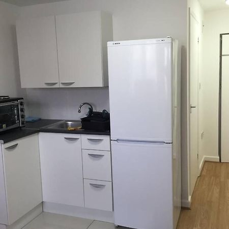 Private Studio Home Away From Home ... Саттон Екстер'єр фото