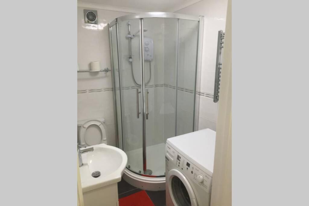 Private Studio Home Away From Home ... Саттон Екстер'єр фото